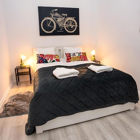 Perfect Location,Newly Decorated Modern, Large Place 60 M2, Really Quiet So You Can Have A Good Night Sleep, Ac, Netflix, Smart Tv, High-Speed Internet, World Famous New York Cafe Only 10 Minutes Walk Budapest Ngoại thất bức ảnh