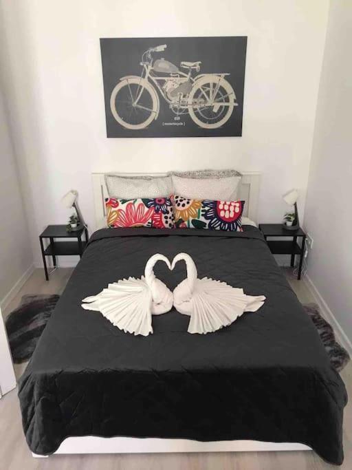 Perfect Location,Newly Decorated Modern, Large Place 60 M2, Really Quiet So You Can Have A Good Night Sleep, Ac, Netflix, Smart Tv, High-Speed Internet, World Famous New York Cafe Only 10 Minutes Walk Budapest Ngoại thất bức ảnh
