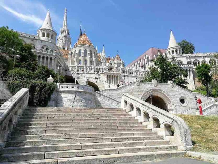 Perfect Location,Newly Decorated Modern, Large Place 60 M2, Really Quiet So You Can Have A Good Night Sleep, Ac, Netflix, Smart Tv, High-Speed Internet, World Famous New York Cafe Only 10 Minutes Walk Budapest Ngoại thất bức ảnh