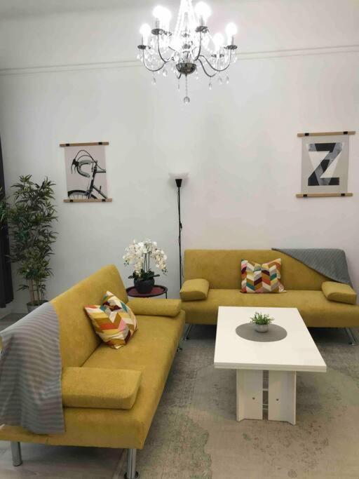Perfect Location,Newly Decorated Modern, Large Place 60 M2, Really Quiet So You Can Have A Good Night Sleep, Ac, Netflix, Smart Tv, High-Speed Internet, World Famous New York Cafe Only 10 Minutes Walk Budapest Ngoại thất bức ảnh