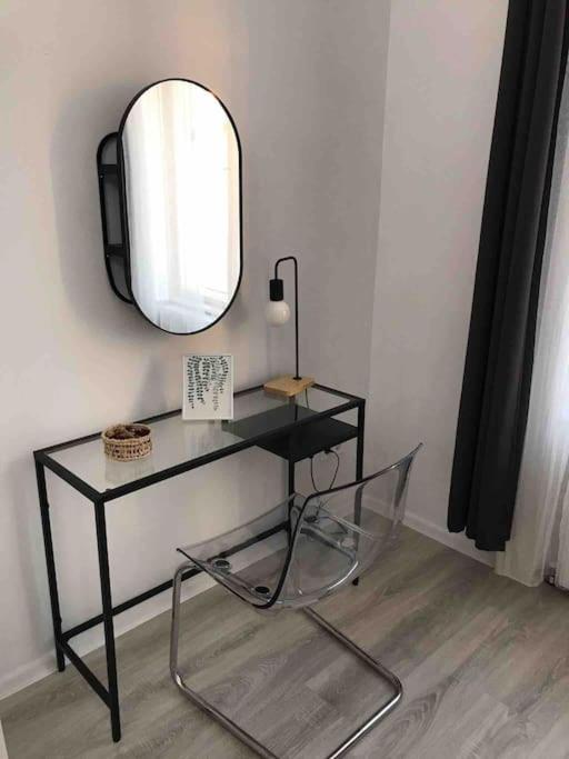 Perfect Location,Newly Decorated Modern, Large Place 60 M2, Really Quiet So You Can Have A Good Night Sleep, Ac, Netflix, Smart Tv, High-Speed Internet, World Famous New York Cafe Only 10 Minutes Walk Budapest Ngoại thất bức ảnh