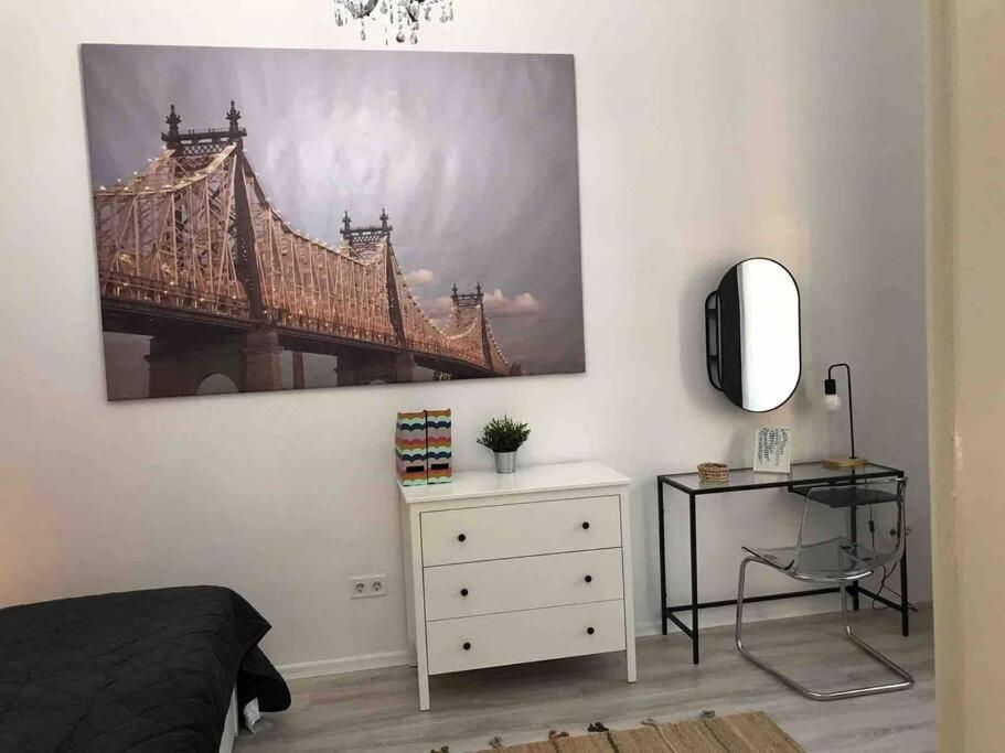 Perfect Location,Newly Decorated Modern, Large Place 60 M2, Really Quiet So You Can Have A Good Night Sleep, Ac, Netflix, Smart Tv, High-Speed Internet, World Famous New York Cafe Only 10 Minutes Walk Budapest Ngoại thất bức ảnh