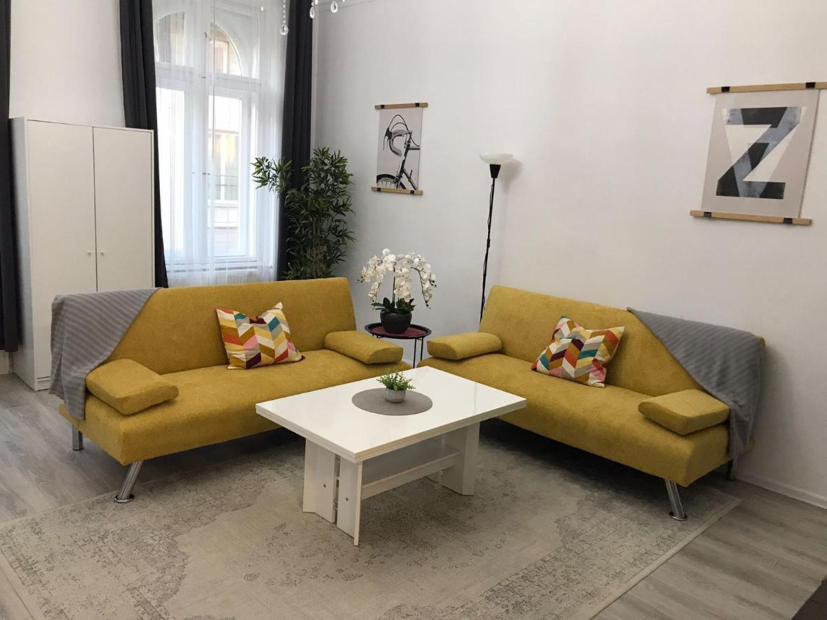 Perfect Location,Newly Decorated Modern, Large Place 60 M2, Really Quiet So You Can Have A Good Night Sleep, Ac, Netflix, Smart Tv, High-Speed Internet, World Famous New York Cafe Only 10 Minutes Walk Budapest Ngoại thất bức ảnh