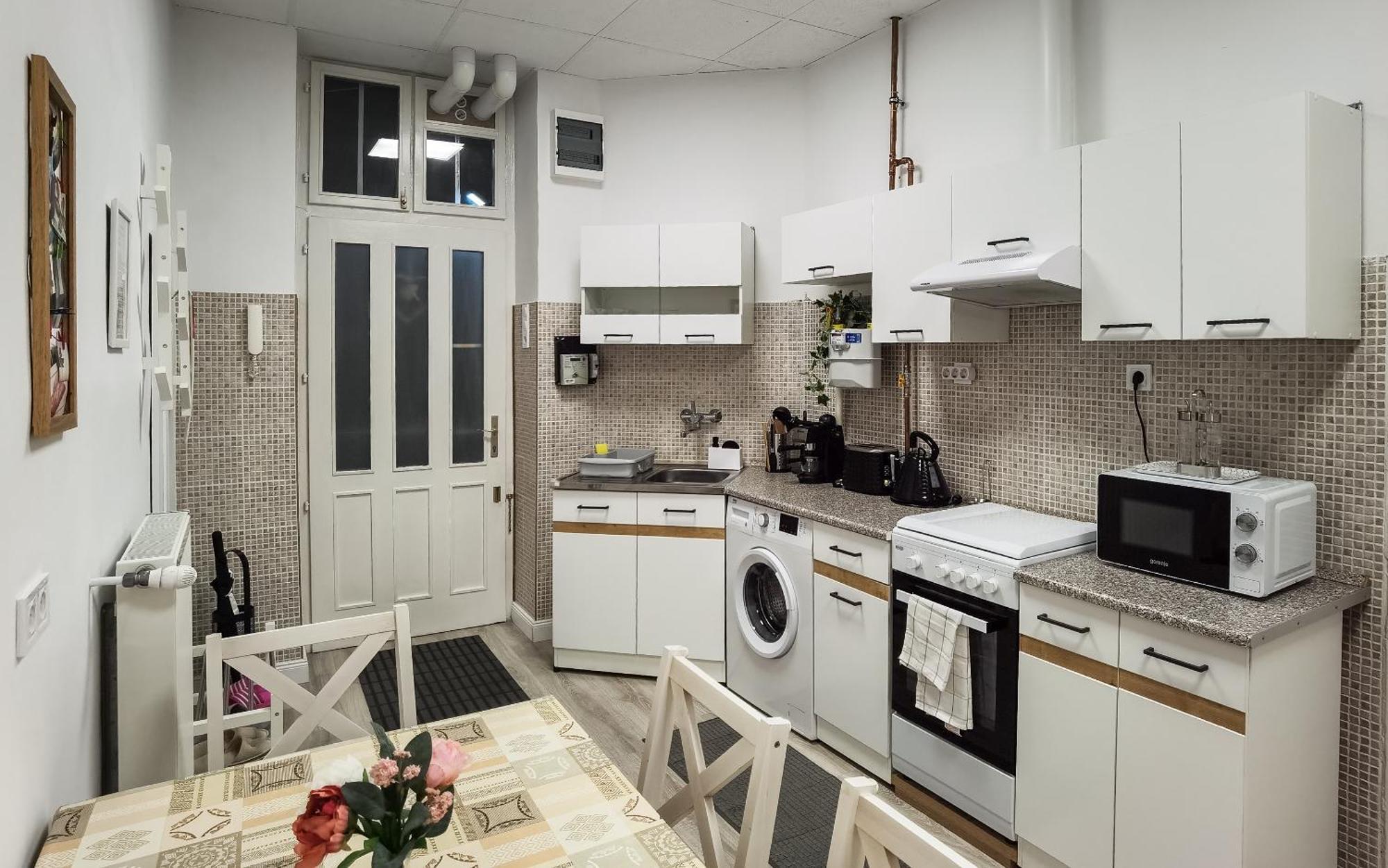 Perfect Location,Newly Decorated Modern, Large Place 60 M2, Really Quiet So You Can Have A Good Night Sleep, Ac, Netflix, Smart Tv, High-Speed Internet, World Famous New York Cafe Only 10 Minutes Walk Budapest Ngoại thất bức ảnh