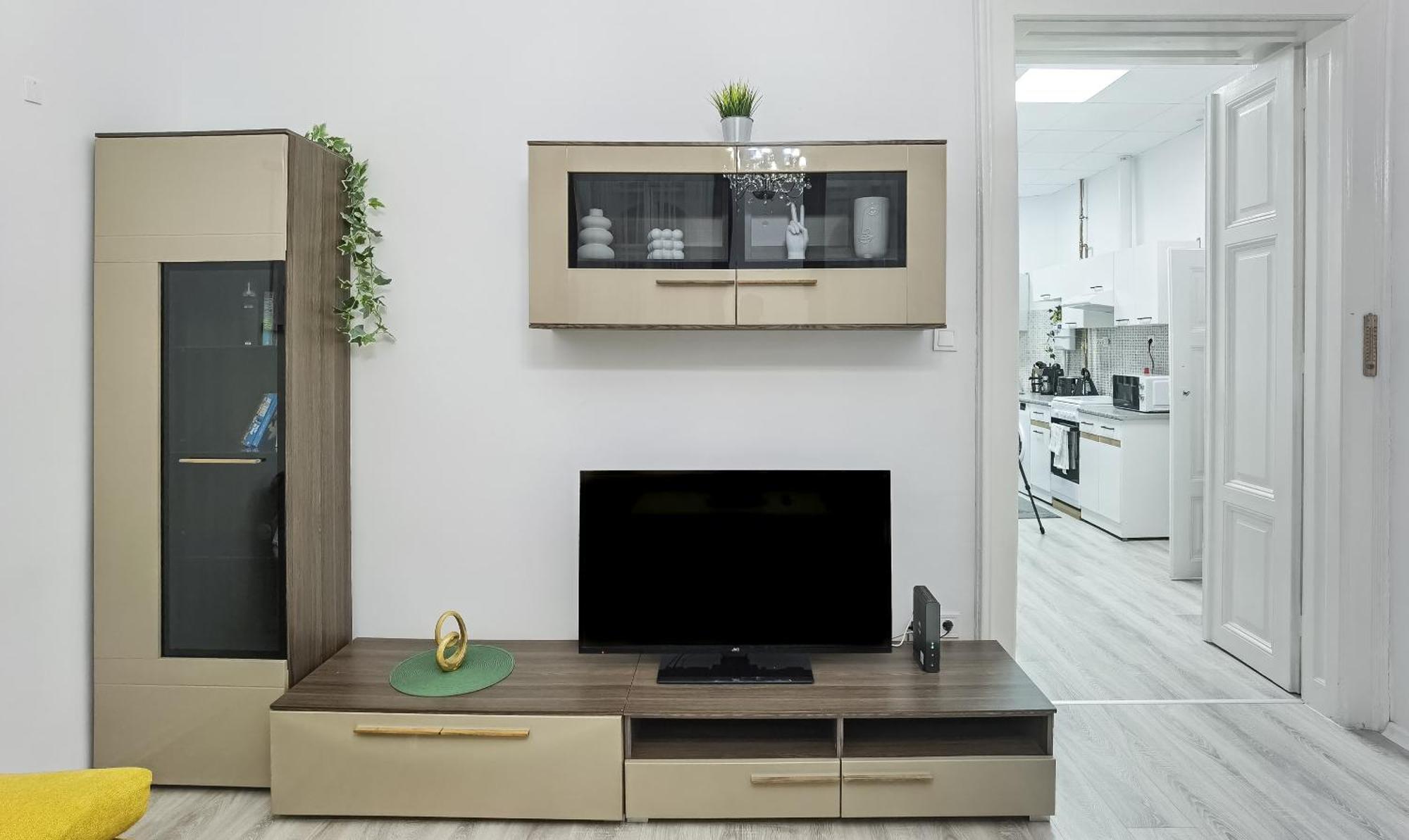 Perfect Location,Newly Decorated Modern, Large Place 60 M2, Really Quiet So You Can Have A Good Night Sleep, Ac, Netflix, Smart Tv, High-Speed Internet, World Famous New York Cafe Only 10 Minutes Walk Budapest Ngoại thất bức ảnh