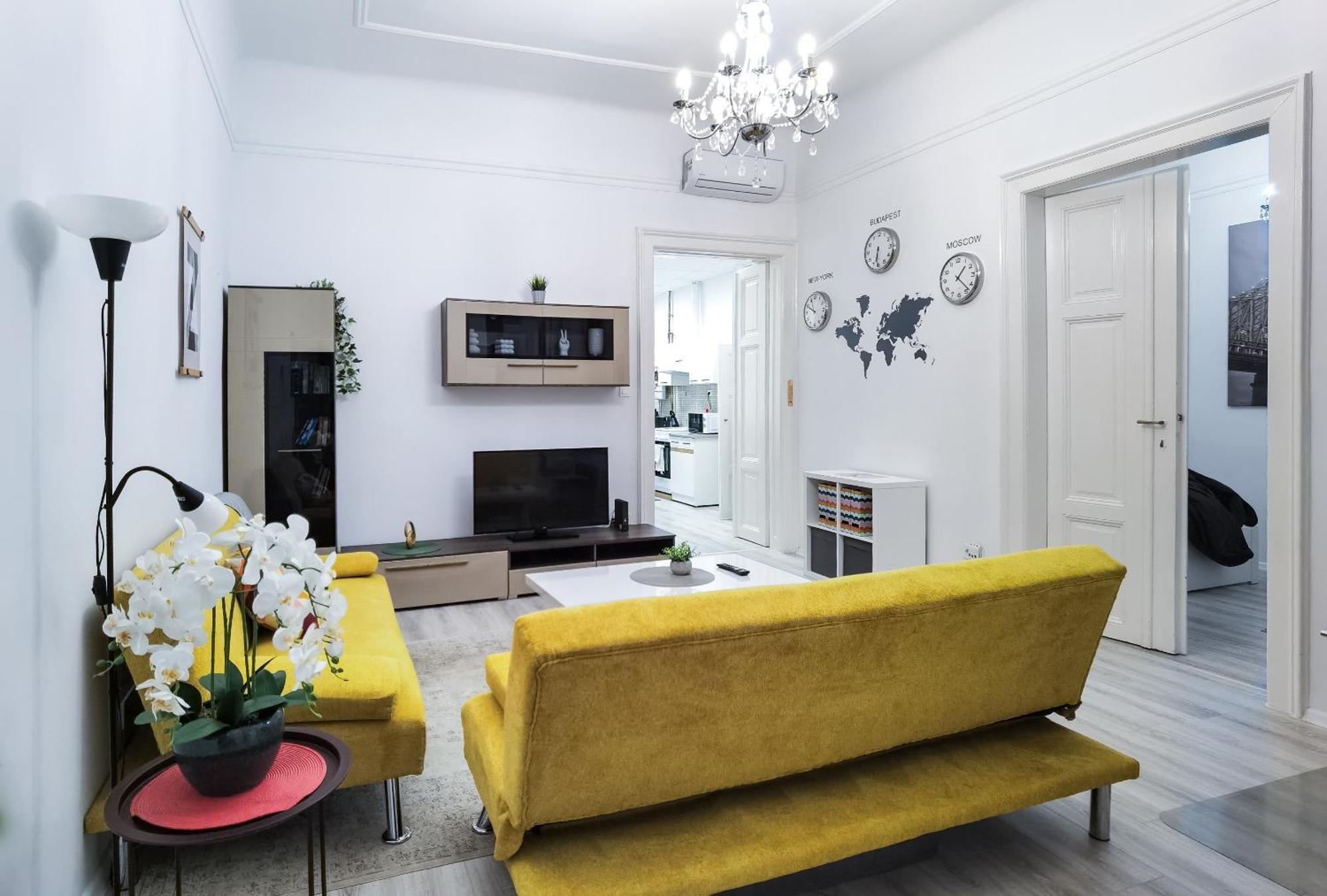 Perfect Location,Newly Decorated Modern, Large Place 60 M2, Really Quiet So You Can Have A Good Night Sleep, Ac, Netflix, Smart Tv, High-Speed Internet, World Famous New York Cafe Only 10 Minutes Walk Budapest Ngoại thất bức ảnh