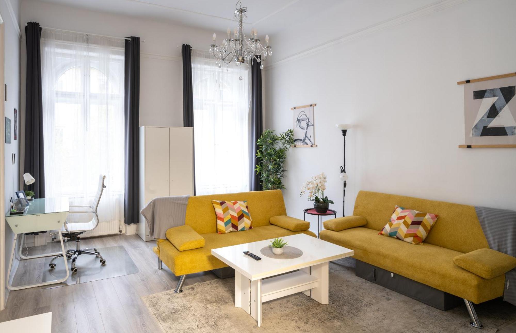 Perfect Location,Newly Decorated Modern, Large Place 60 M2, Really Quiet So You Can Have A Good Night Sleep, Ac, Netflix, Smart Tv, High-Speed Internet, World Famous New York Cafe Only 10 Minutes Walk Budapest Ngoại thất bức ảnh