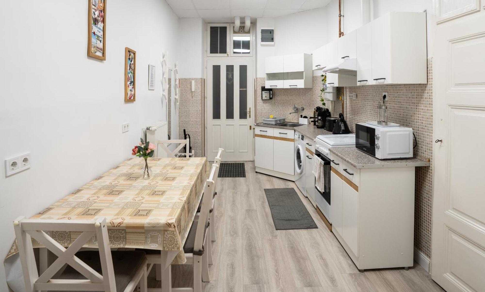 Perfect Location,Newly Decorated Modern, Large Place 60 M2, Really Quiet So You Can Have A Good Night Sleep, Ac, Netflix, Smart Tv, High-Speed Internet, World Famous New York Cafe Only 10 Minutes Walk Budapest Ngoại thất bức ảnh