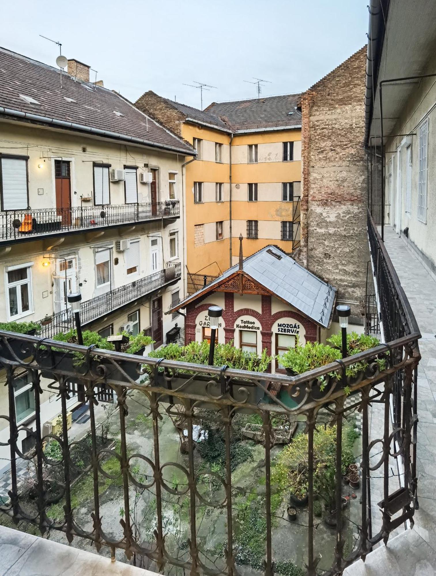 Perfect Location,Newly Decorated Modern, Large Place 60 M2, Really Quiet So You Can Have A Good Night Sleep, Ac, Netflix, Smart Tv, High-Speed Internet, World Famous New York Cafe Only 10 Minutes Walk Budapest Ngoại thất bức ảnh