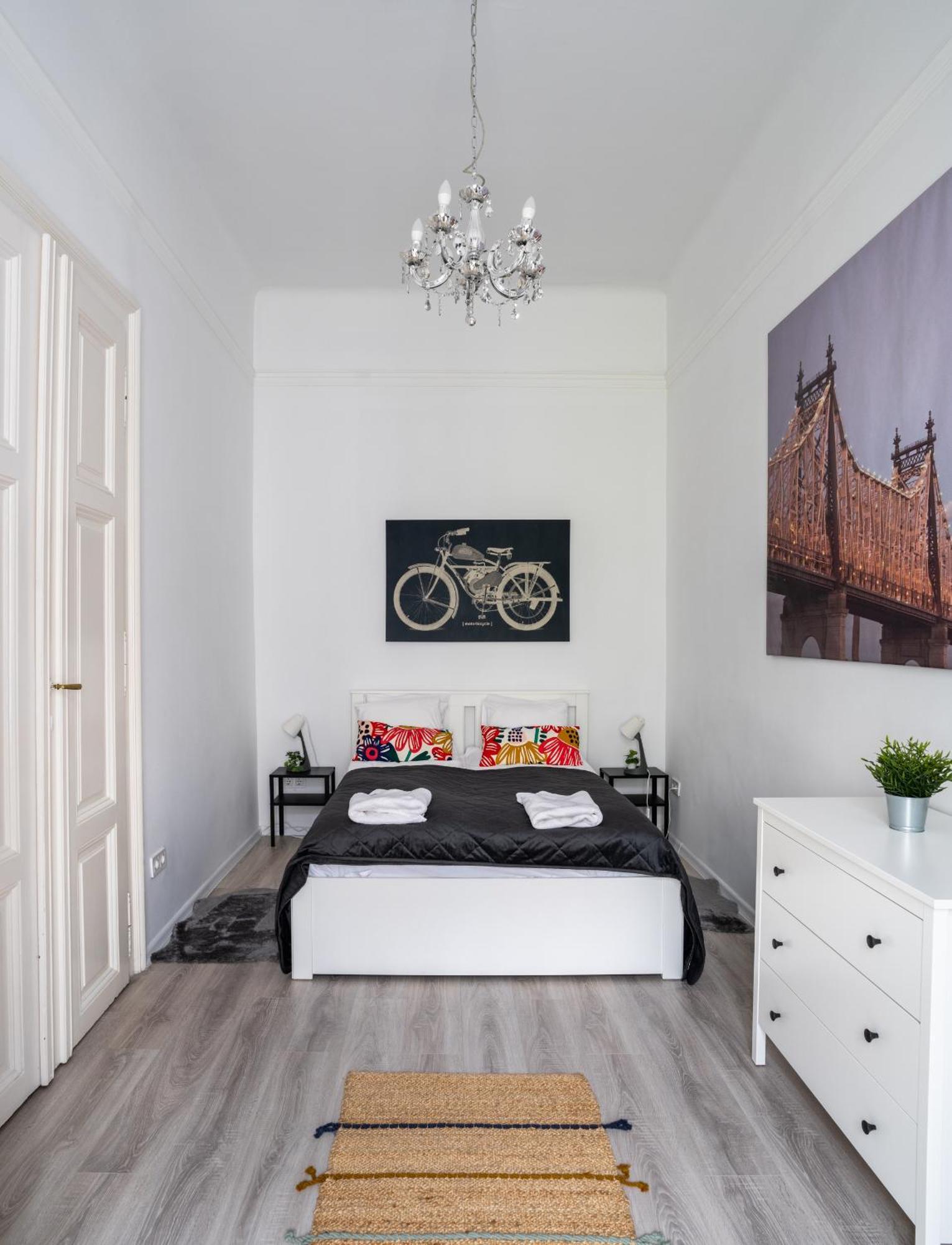 Perfect Location,Newly Decorated Modern, Large Place 60 M2, Really Quiet So You Can Have A Good Night Sleep, Ac, Netflix, Smart Tv, High-Speed Internet, World Famous New York Cafe Only 10 Minutes Walk Budapest Ngoại thất bức ảnh
